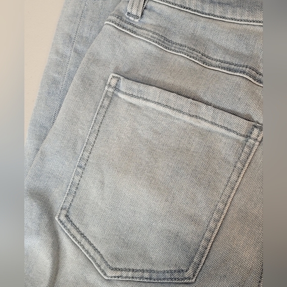 CAbi Higher High Rise Straight Leg Ice Blue Classic Jeans #5883 - Size 4 - Picture 9 of 13